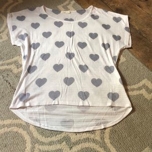 High-Low Short Sleeve Heart Print Top